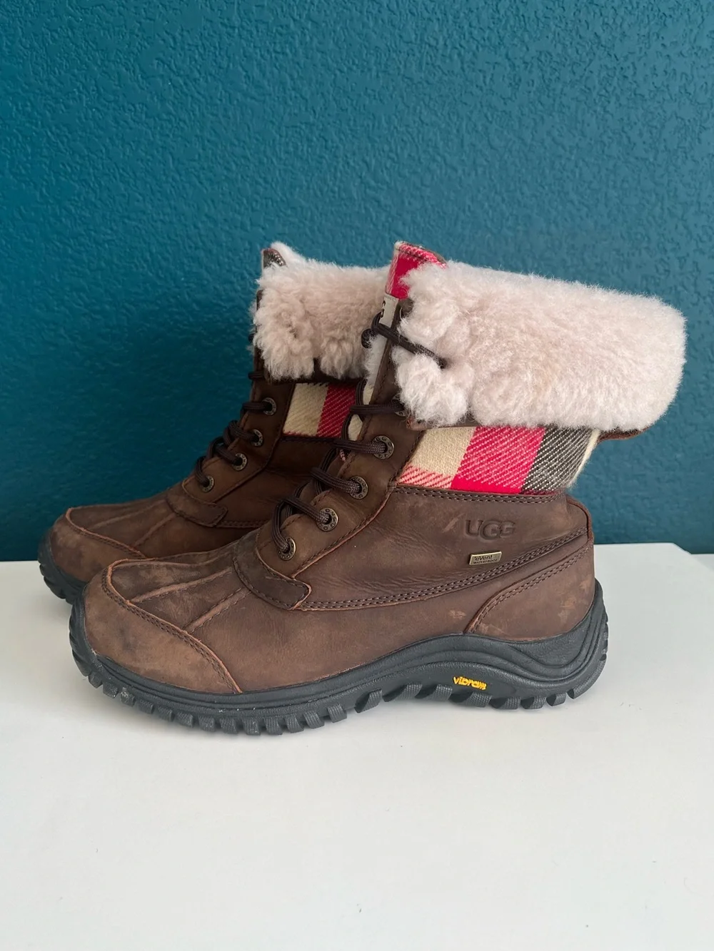 UGG Women’s Size 8 Adirondack ll Plaid Stout Heavy-duty Winter Boots